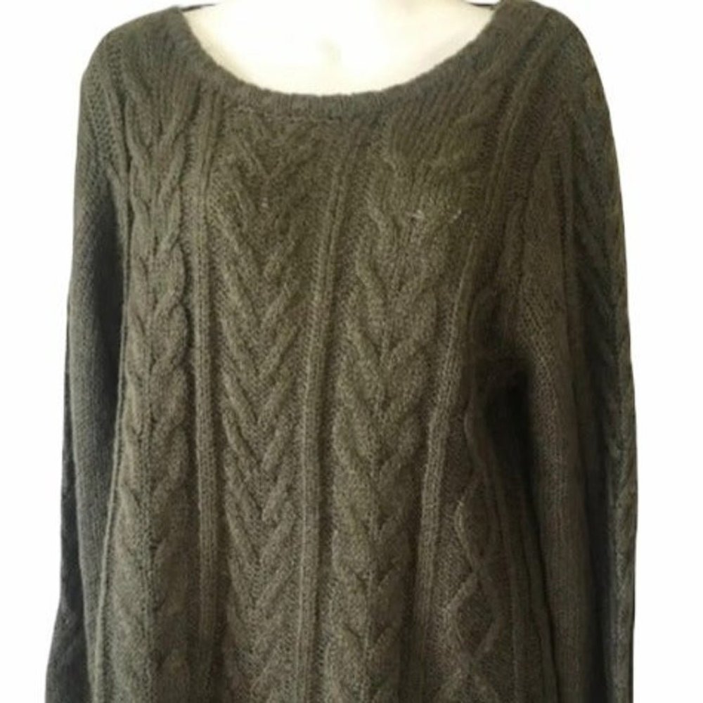 NWT Knitted Sweater